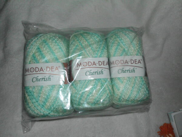 Moda Dea Cherish Dk Weight Yarn- Lemon Mint 5730